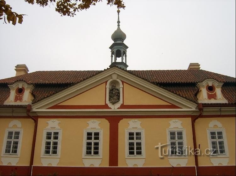 Barocksjukhuset: Barocksjukhuset i södra änden av Zlonice var 1954