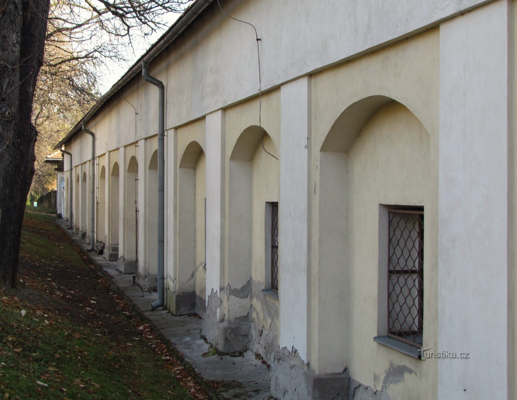 grânar și curte în stil baroc în Lukovo