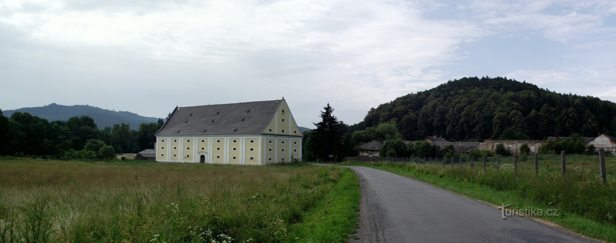granero barroco en Velké Losiny