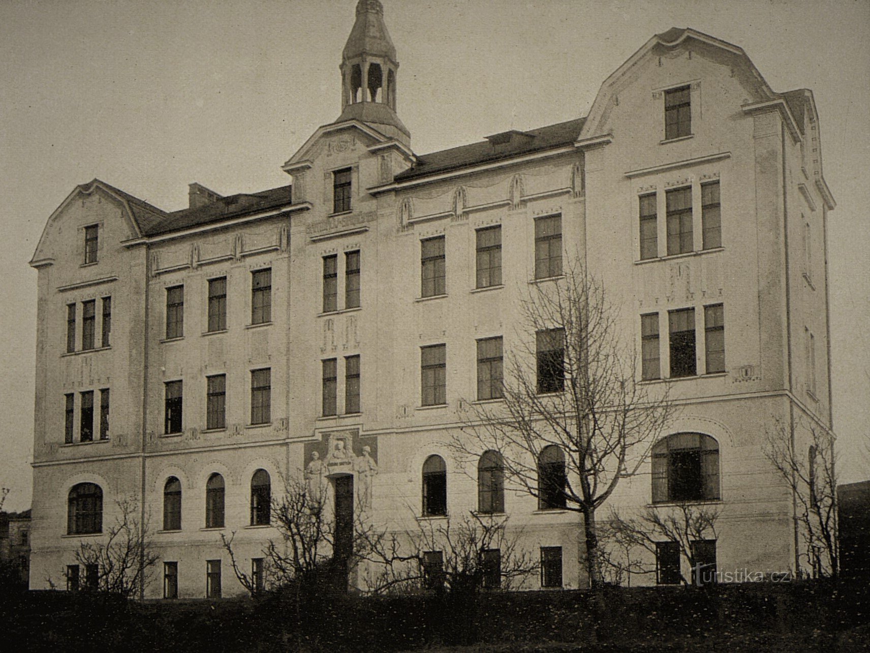 Bartoňův okresní sirotčinec v Náchodě v roce 1910