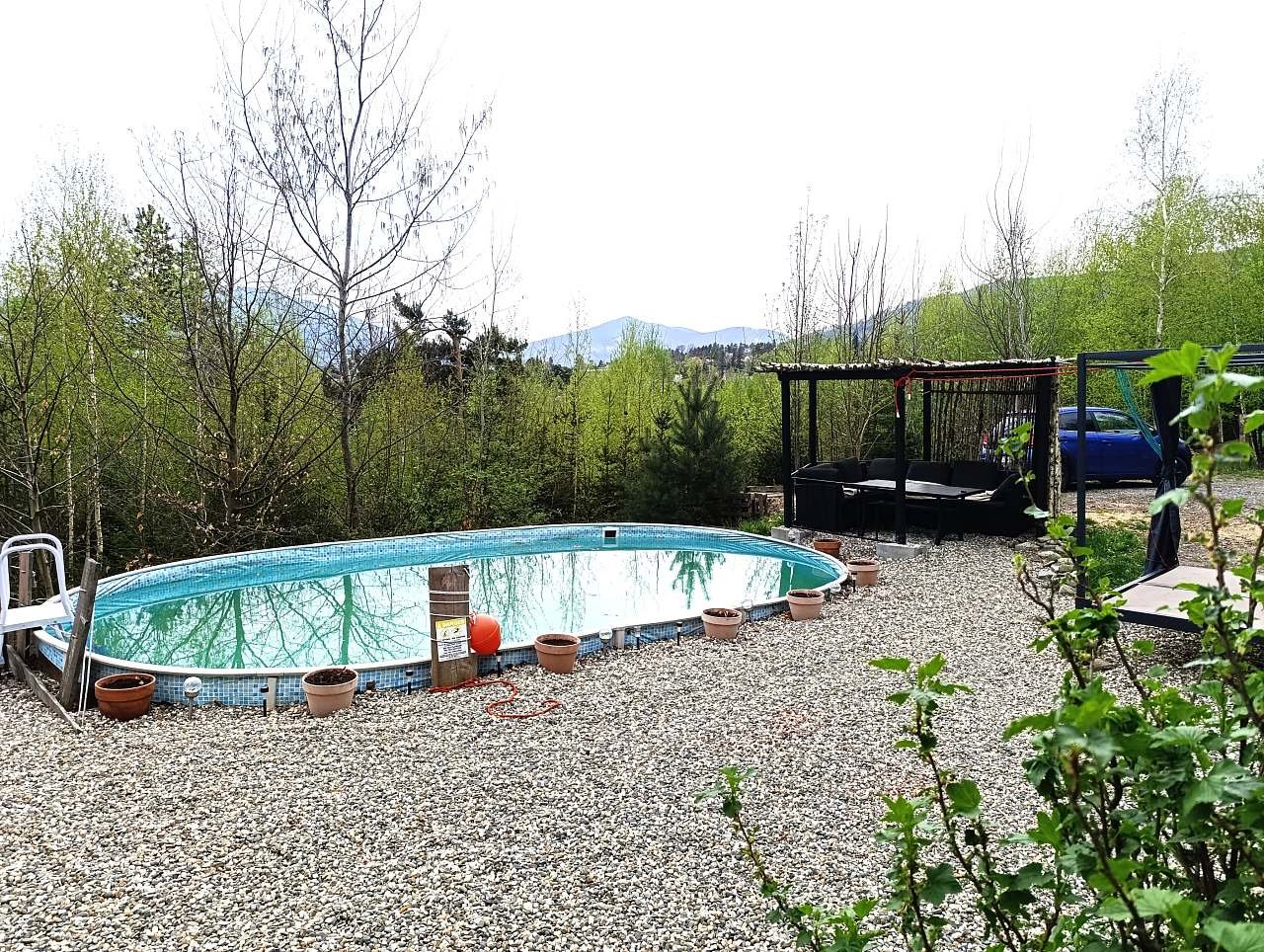 Bazén na začátku sezony