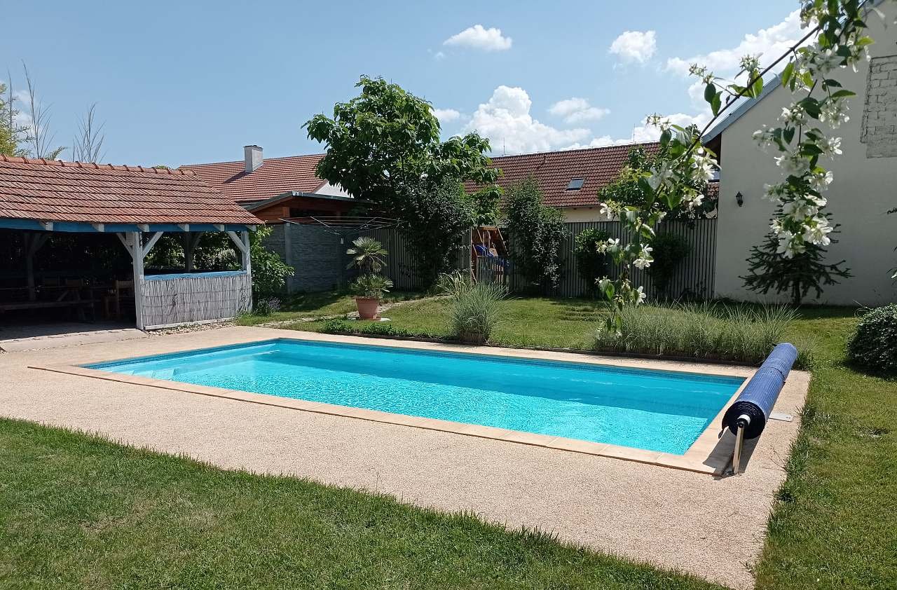 Bazén  s mořskou vodou 8 x 4 x 1,5 m