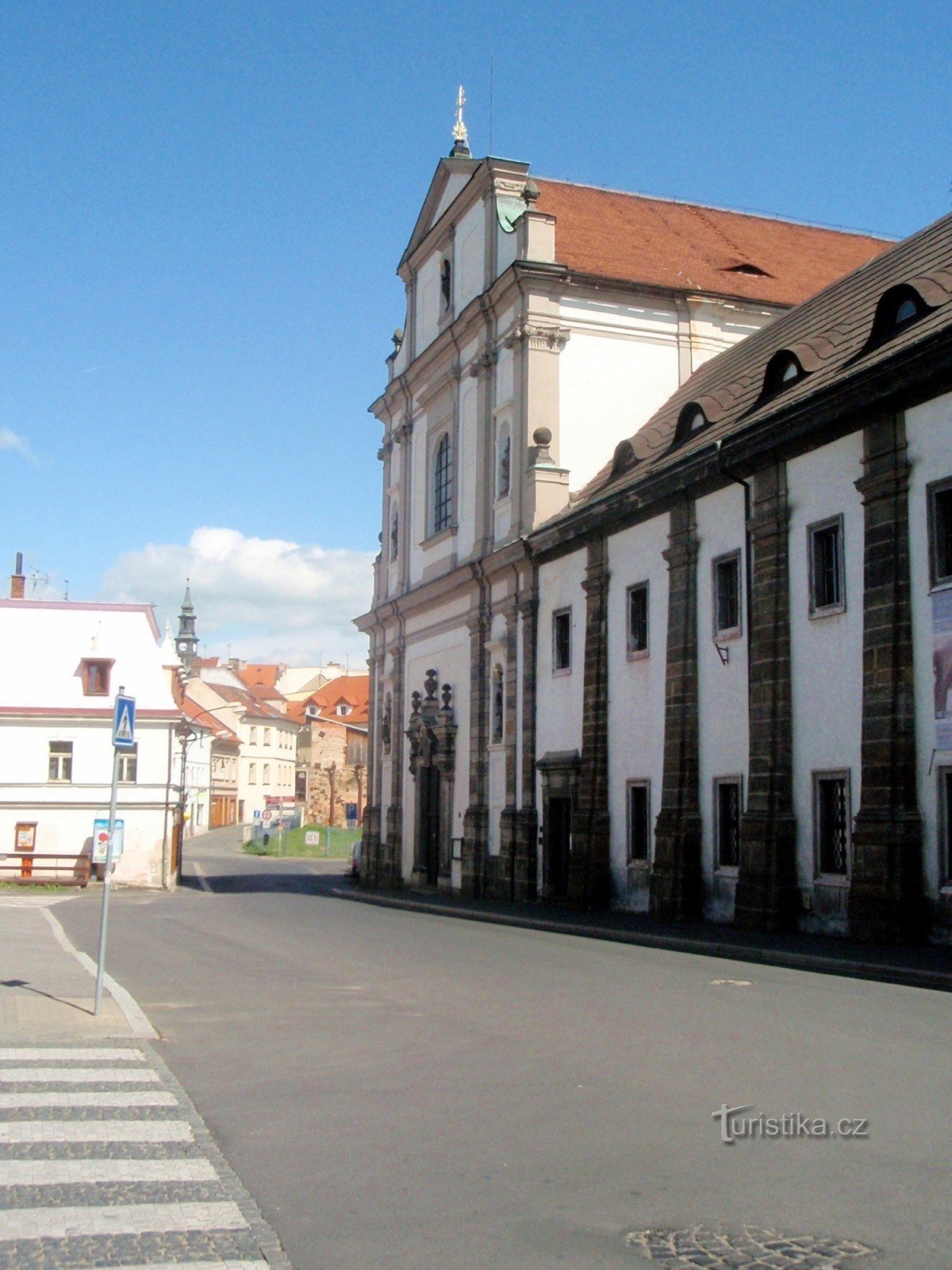 Basilika med et kloster