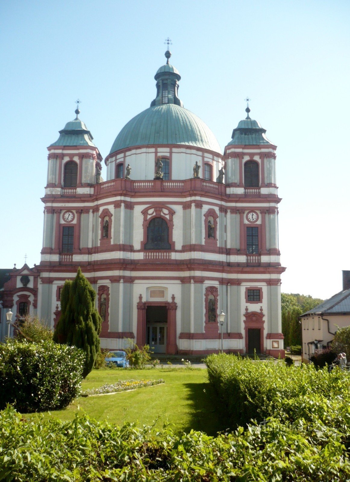 Basilika från utsidan