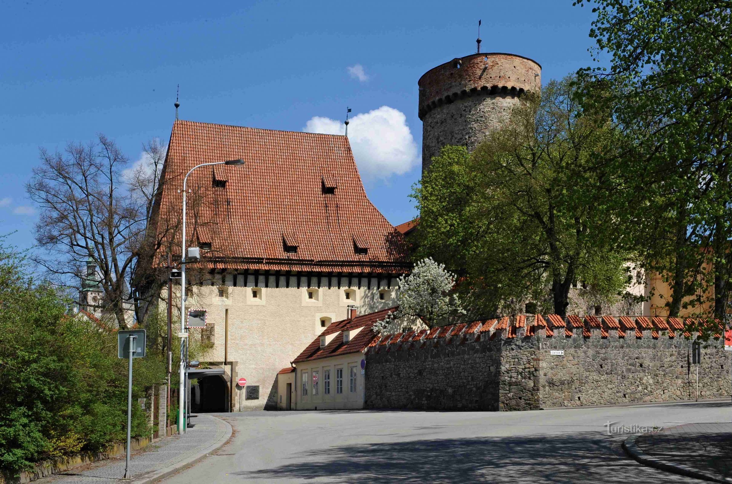 Bechynská-poort en Kotnov-toren