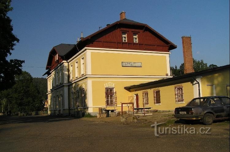 Bečov: järnvägsstation