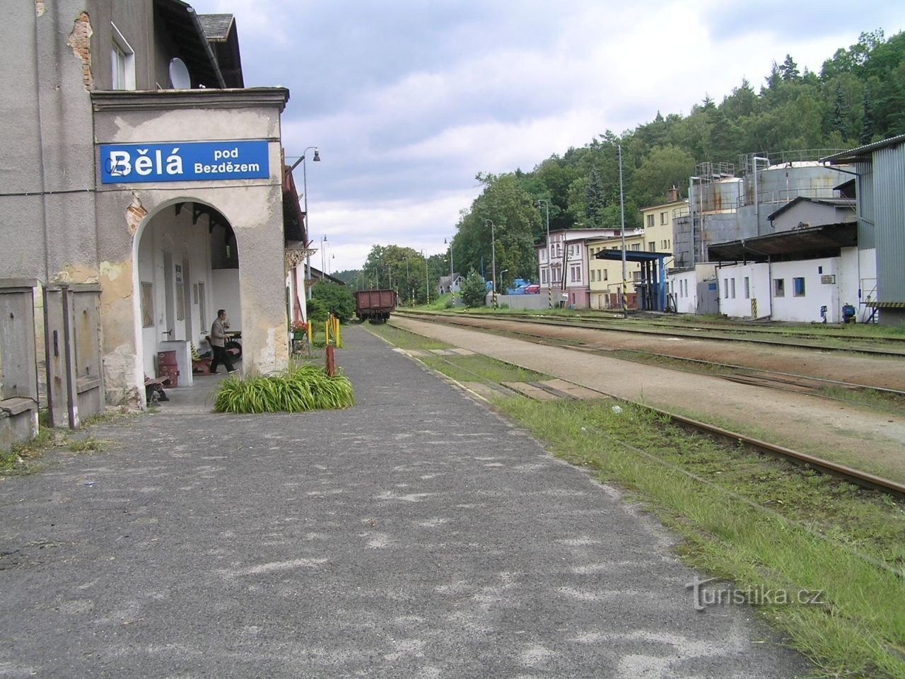 Bělá pod Bezdězem - banegård