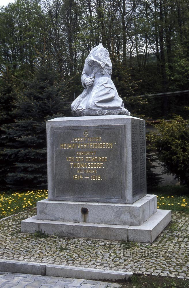 Bělá pod Pradědem - monument aux morts à Domašov