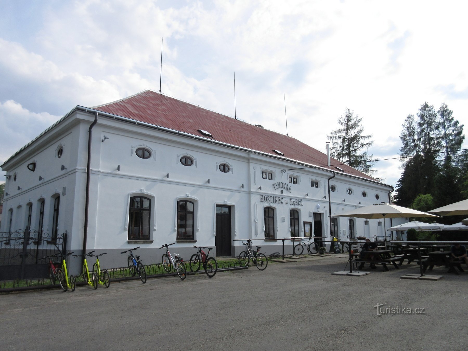 Běleč nad Orlicí – Geschichte des Dorfes und der Brauerei U Hušků