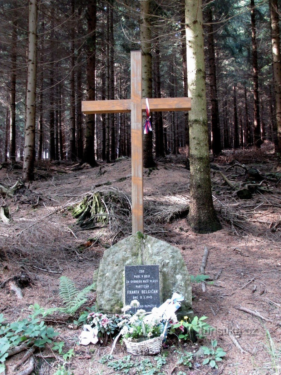 Ein Belgier namens Franta. Waldgrab in Láze.