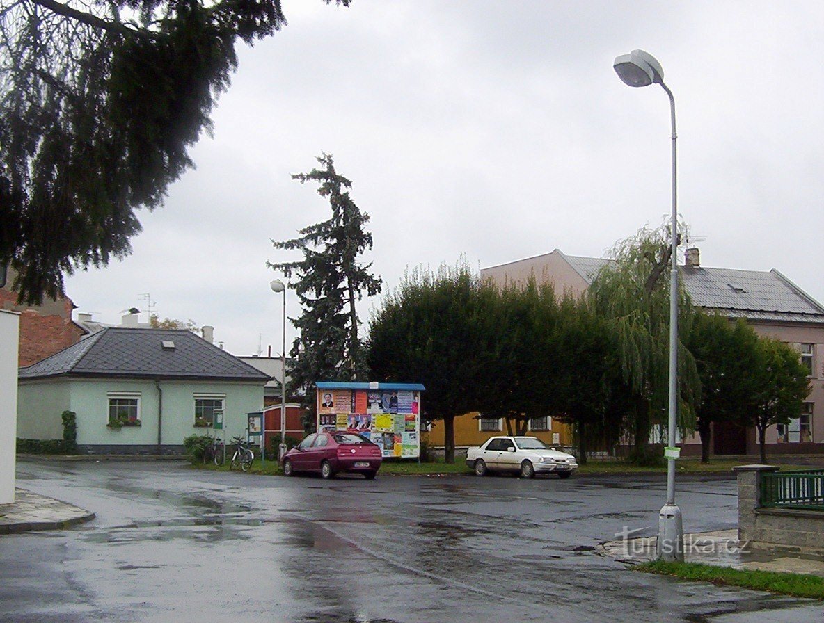 Rua Bělidla-Táboritů em frente a ZŠ-Foto: Ulrych Mir.