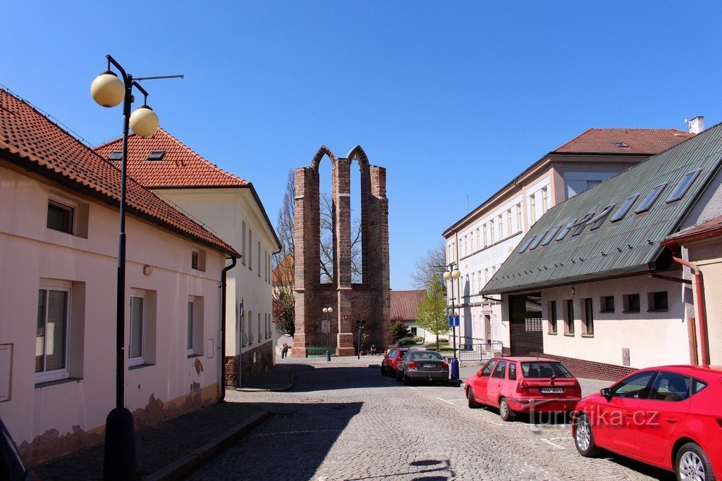 Benešov, torzo klášterního kostela