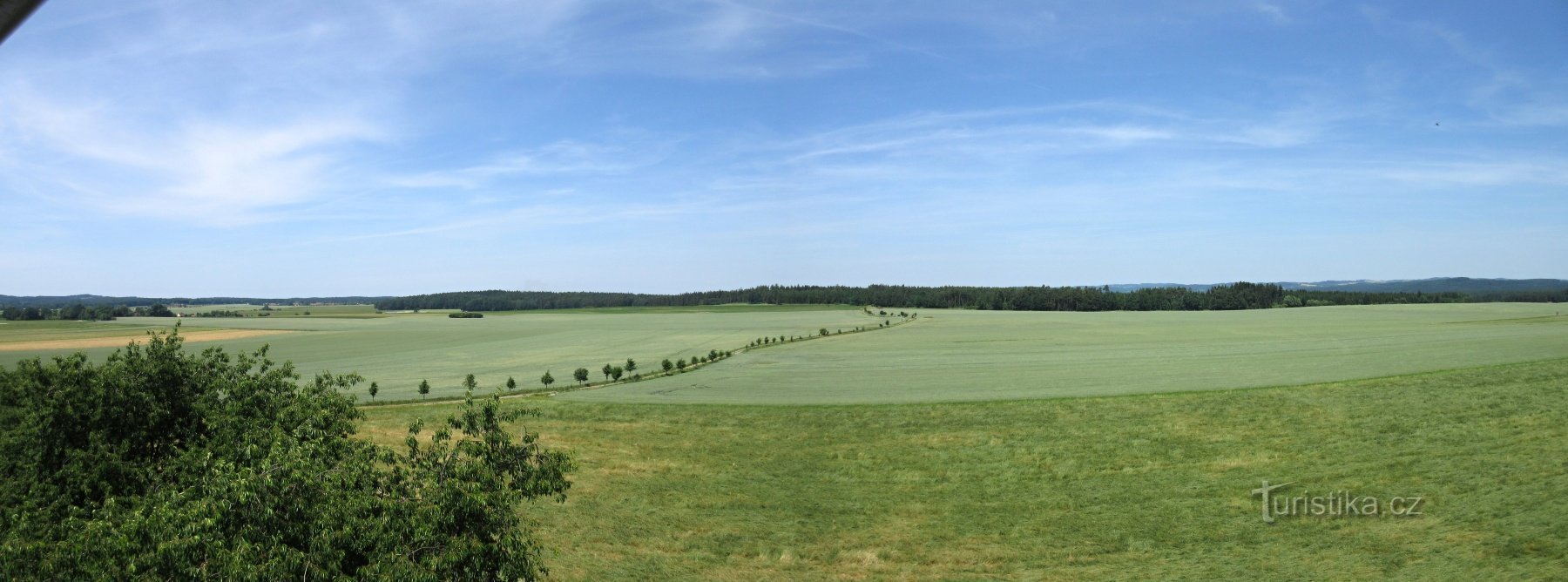 Bernartice und Aussichtsturm Na kupe