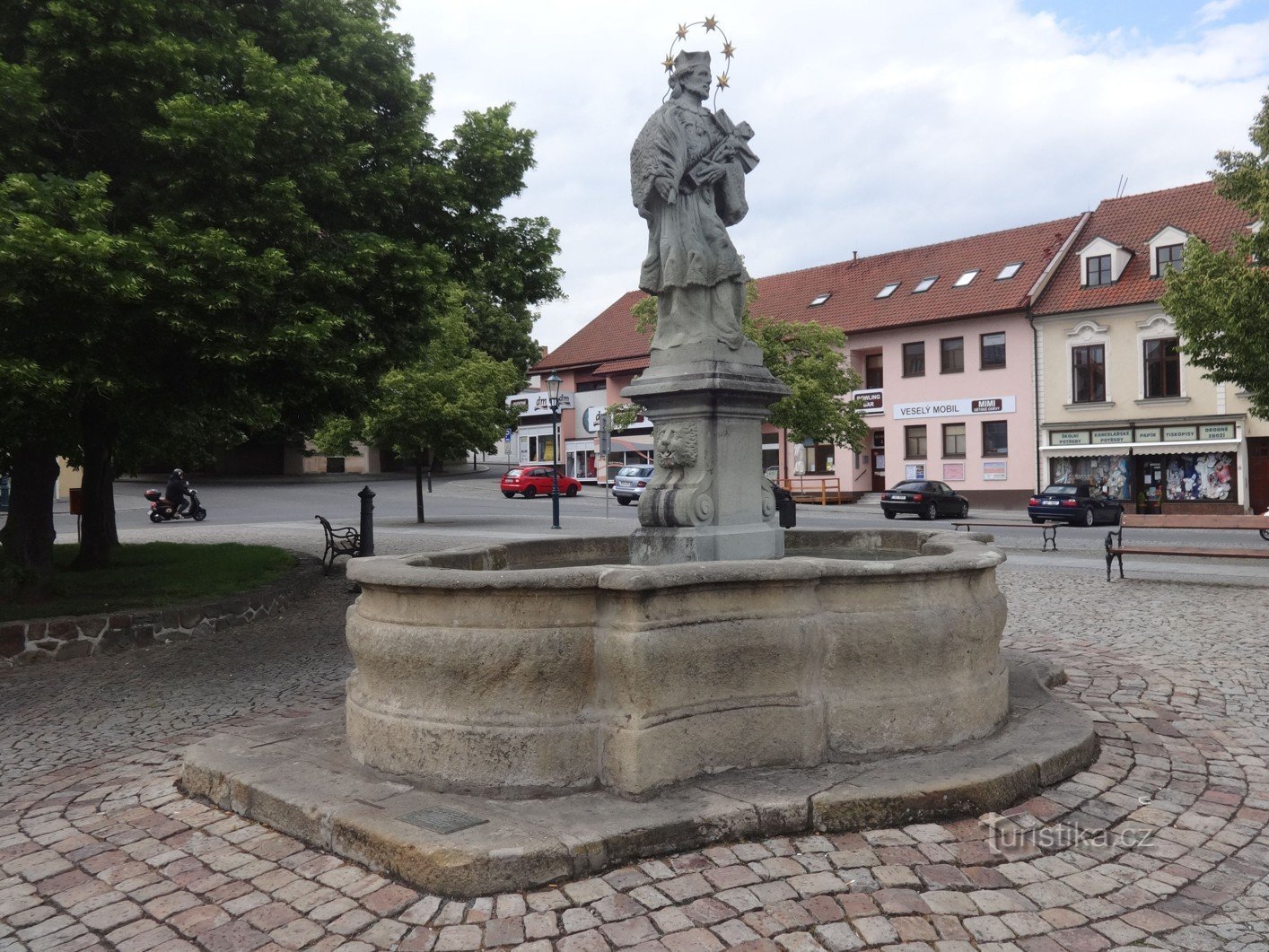 Beroun a Jan z Pomuka na Husově náměstí