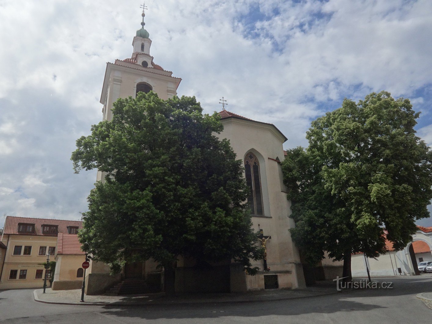 Beroun y la iglesia de San Jacobo en la plaza Seydl