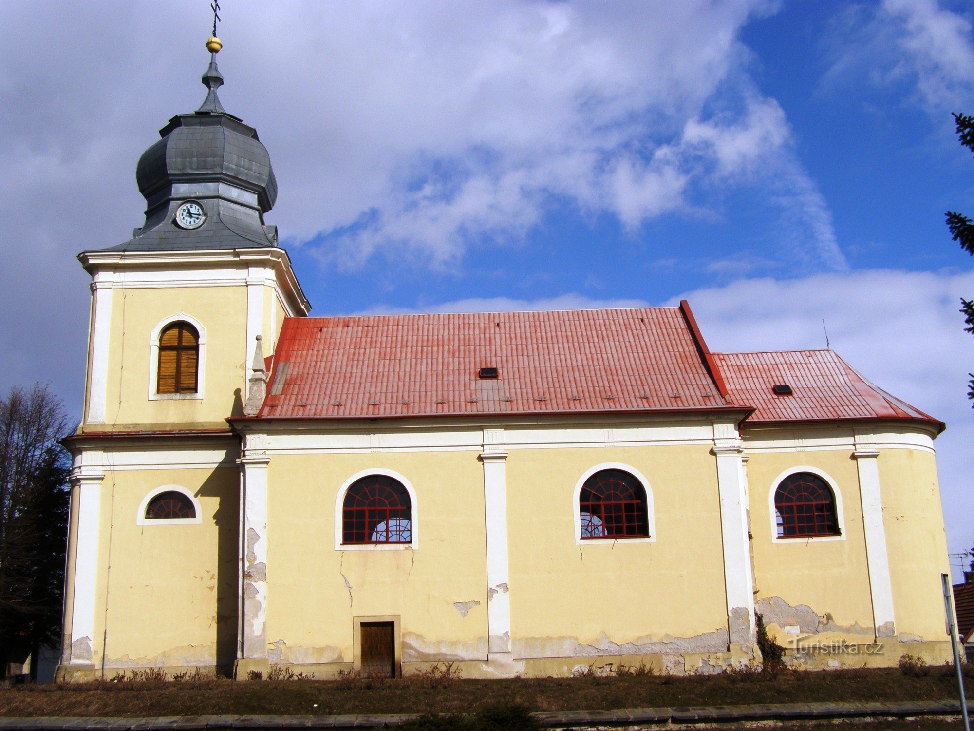 Běrunice - Kirche der Geburt der Jungfrau Maria