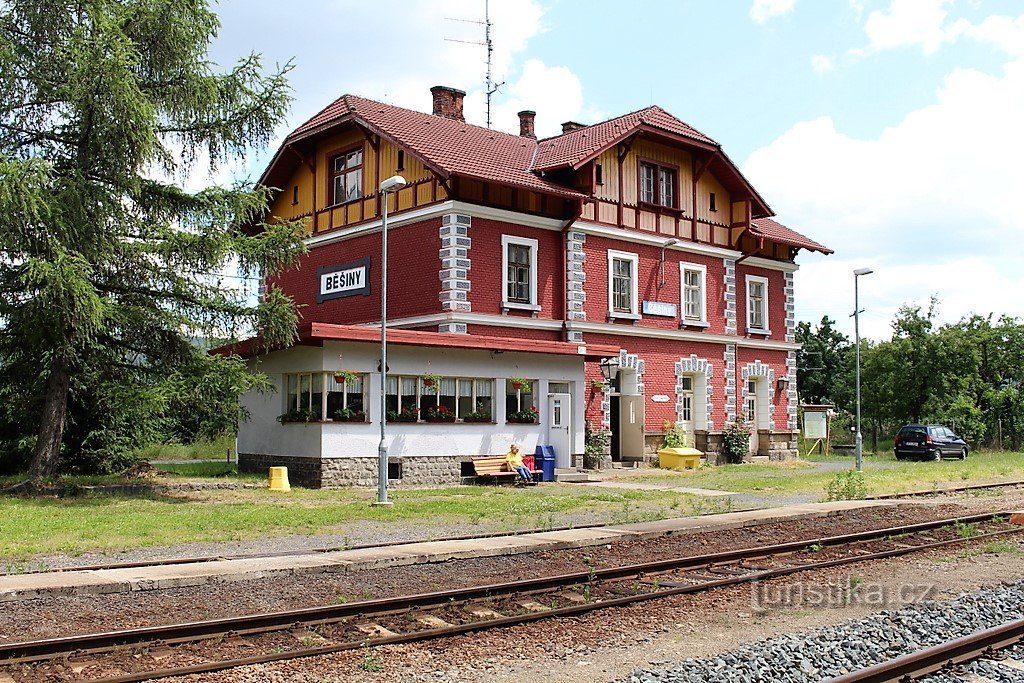 Běšiny, railway station