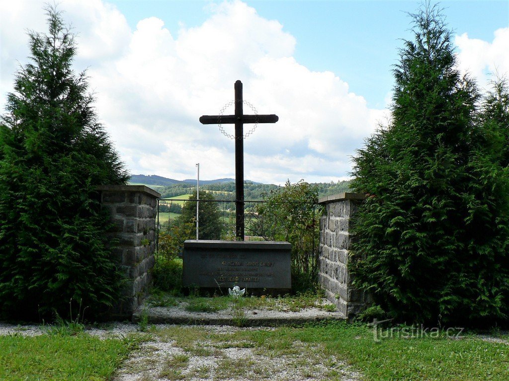 Běšiny, Denkmal für den Totentransport, Zustand 2008.