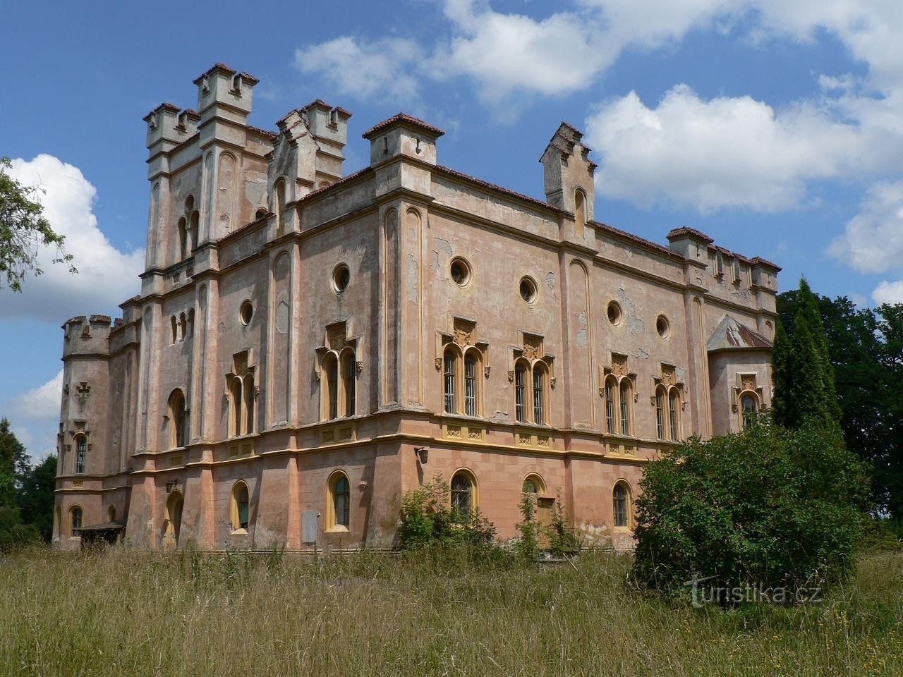 Bezdekov, linna