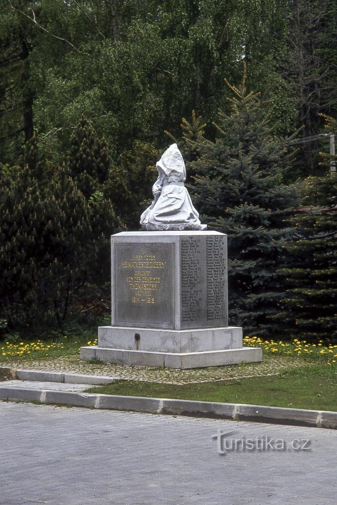 Hoofdloos monument na 2000