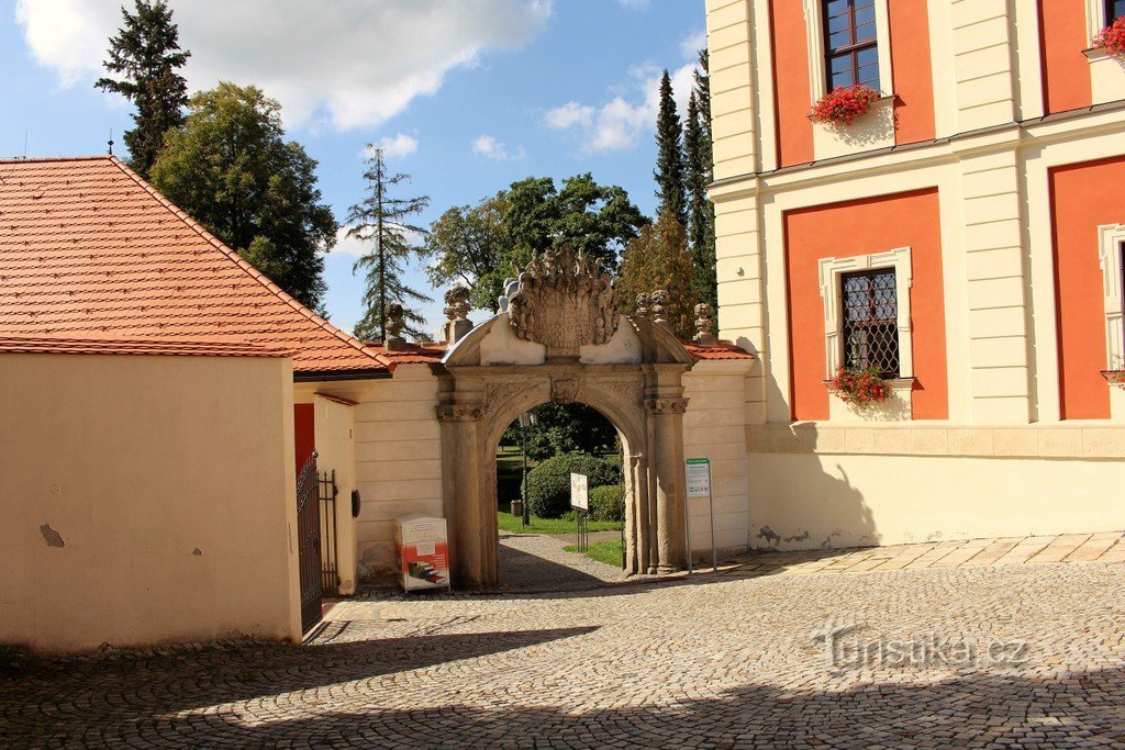 The white gate at the island castle