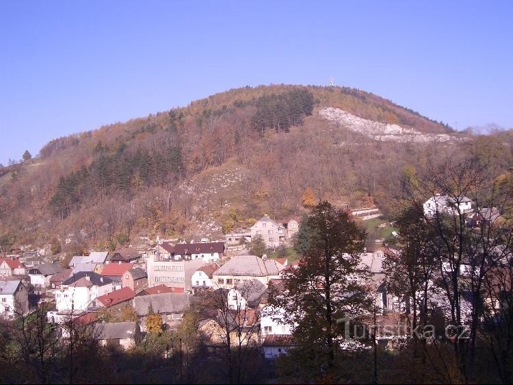 White Mountain från den centrala parkeringsplatsen i Štramberk