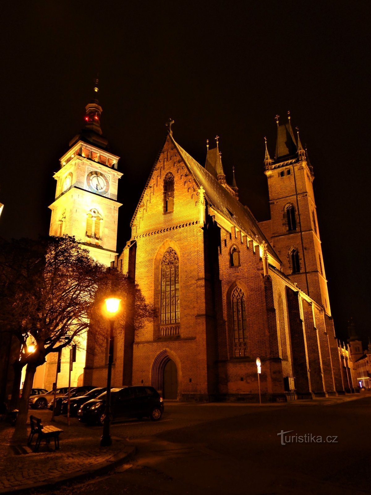 Valkoinen torni ja Pyhän katedraali Spirit (Hradec Králové, 13.12.2020)