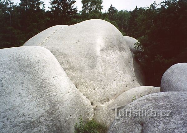 Białe kamienie