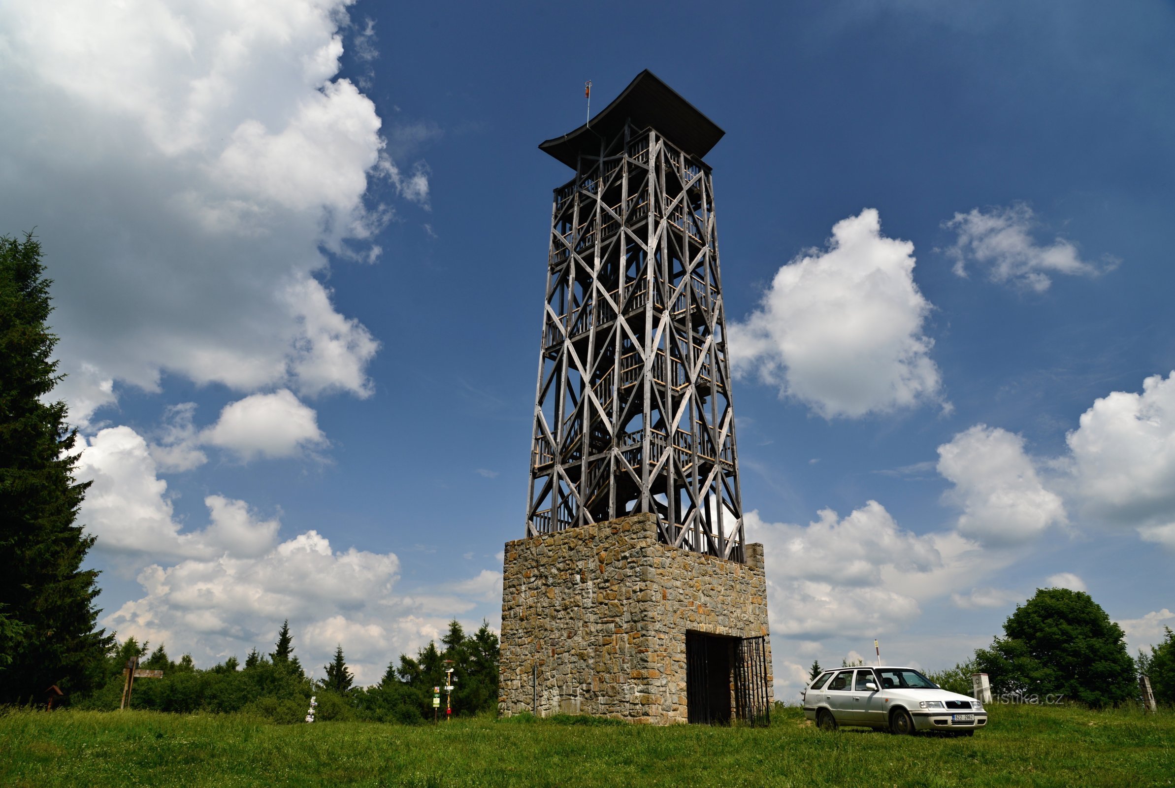 Weiße Karpaten: Velký Lopeník - Aussichtsturm