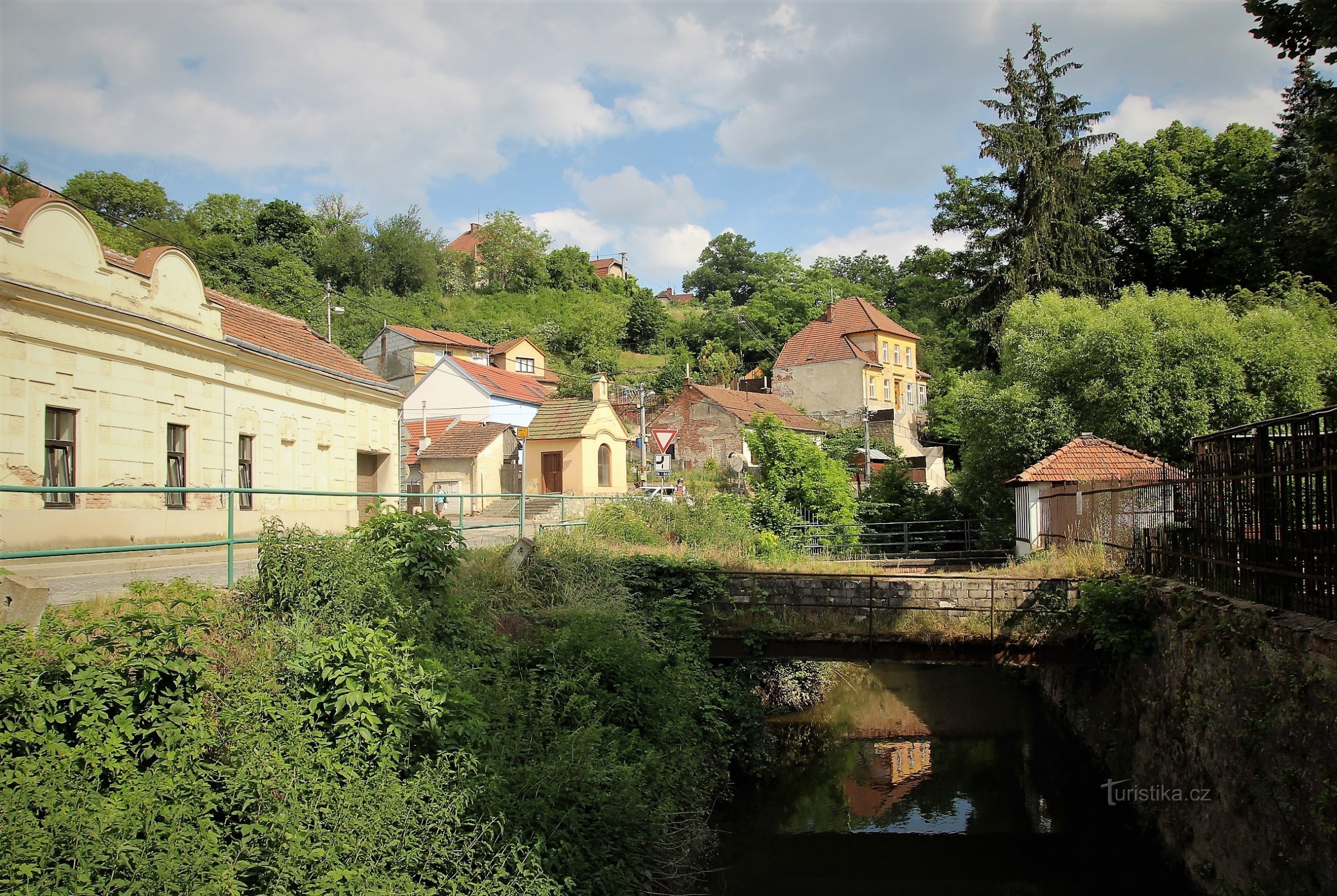 Bílovice nad Svitavou - kapela sv. Jan Nepomucký