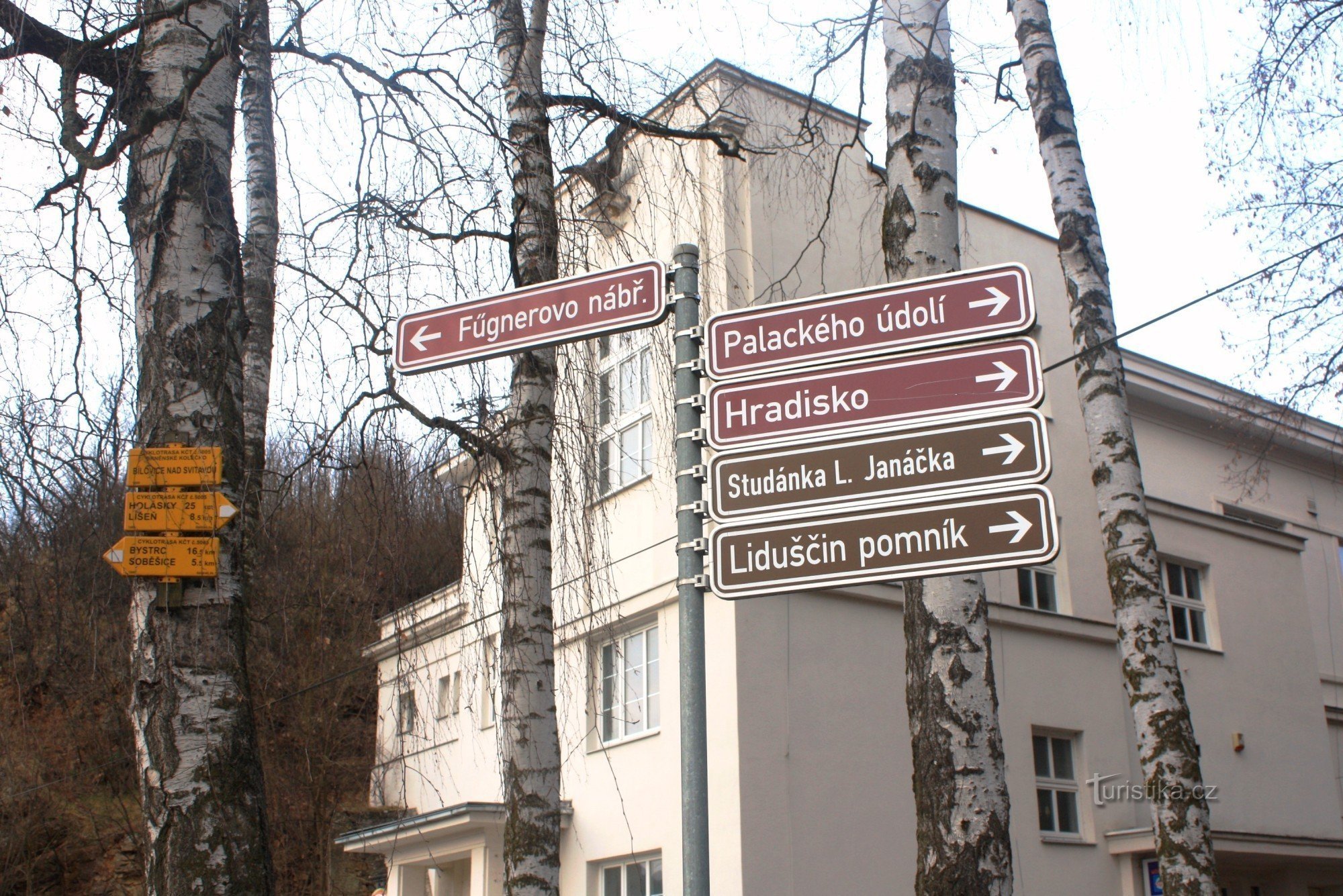 Bílovice nad Svitavou - crossroads near Sokolovna