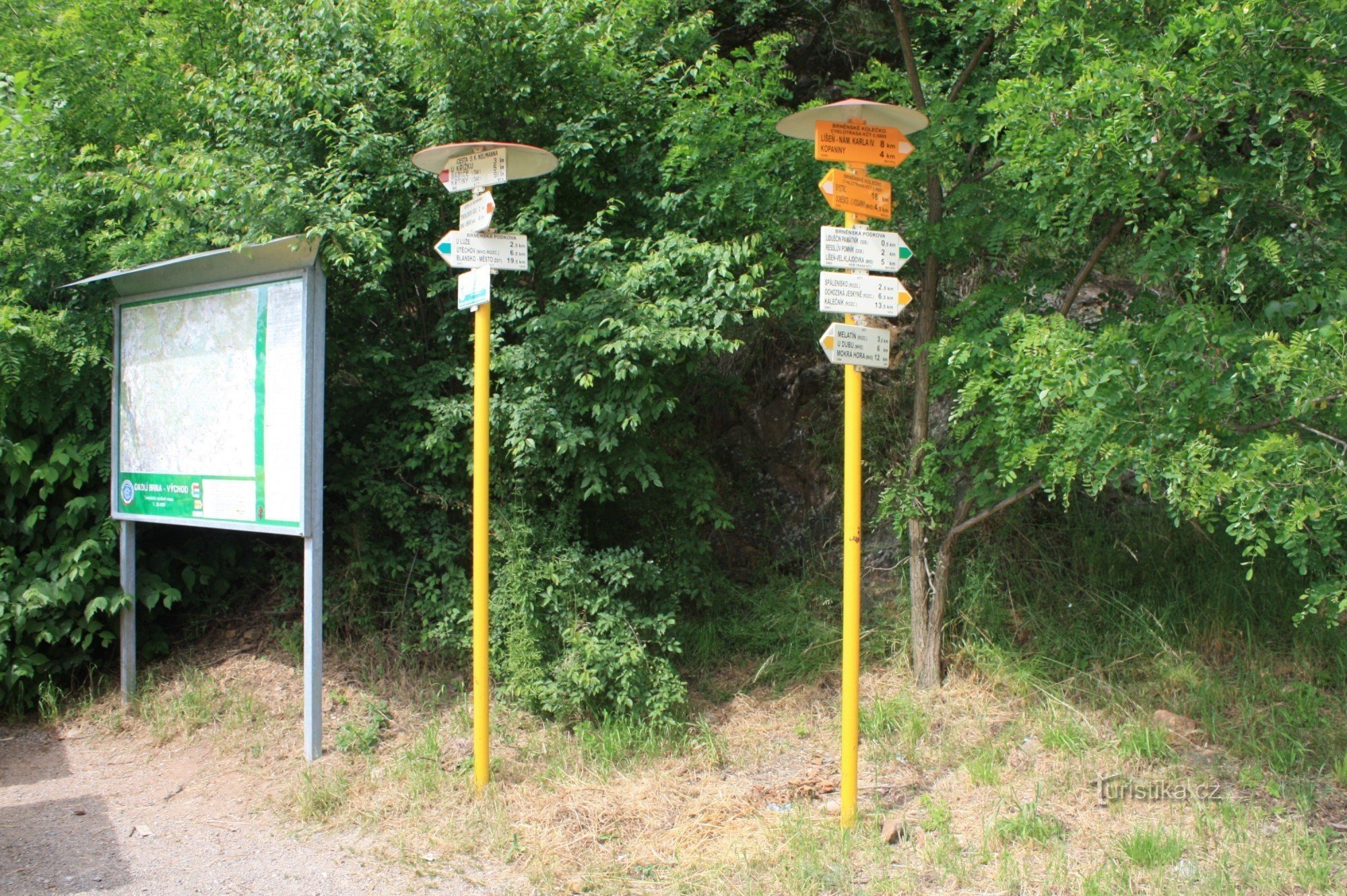 Bílovice nad Svitavou - turistický směrovník