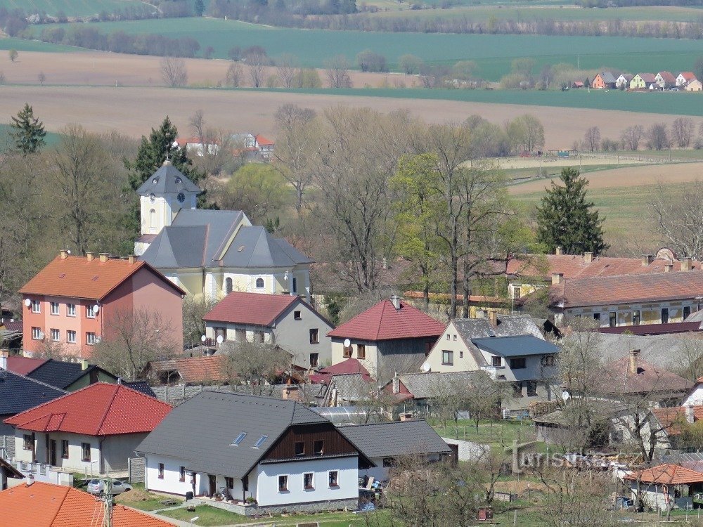 Biskupice (nära Jevíček) – kyrkan St. Peter och Paul
