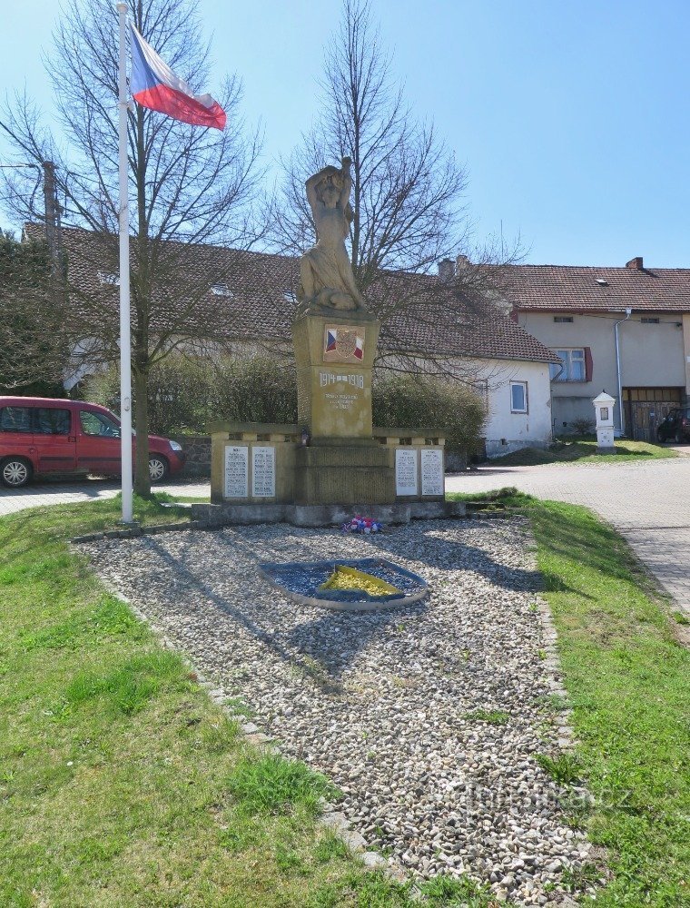 Biskupice (perto de Jevíček) - memorial às vítimas da Primeira Guerra Mundial