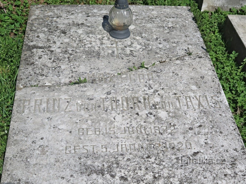 Biskupice (near Jevíček) – manor cemetery