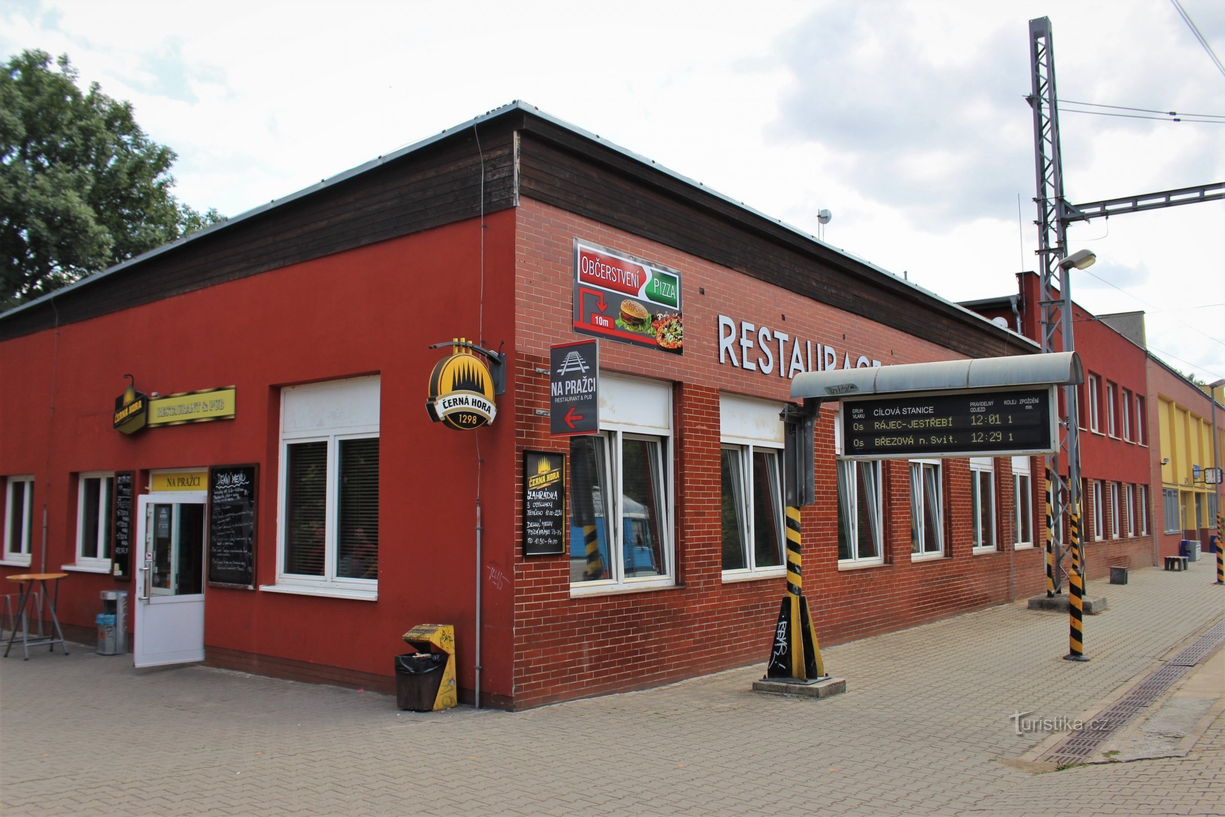 Blanenské nádraží avec le restaurant Na pražci