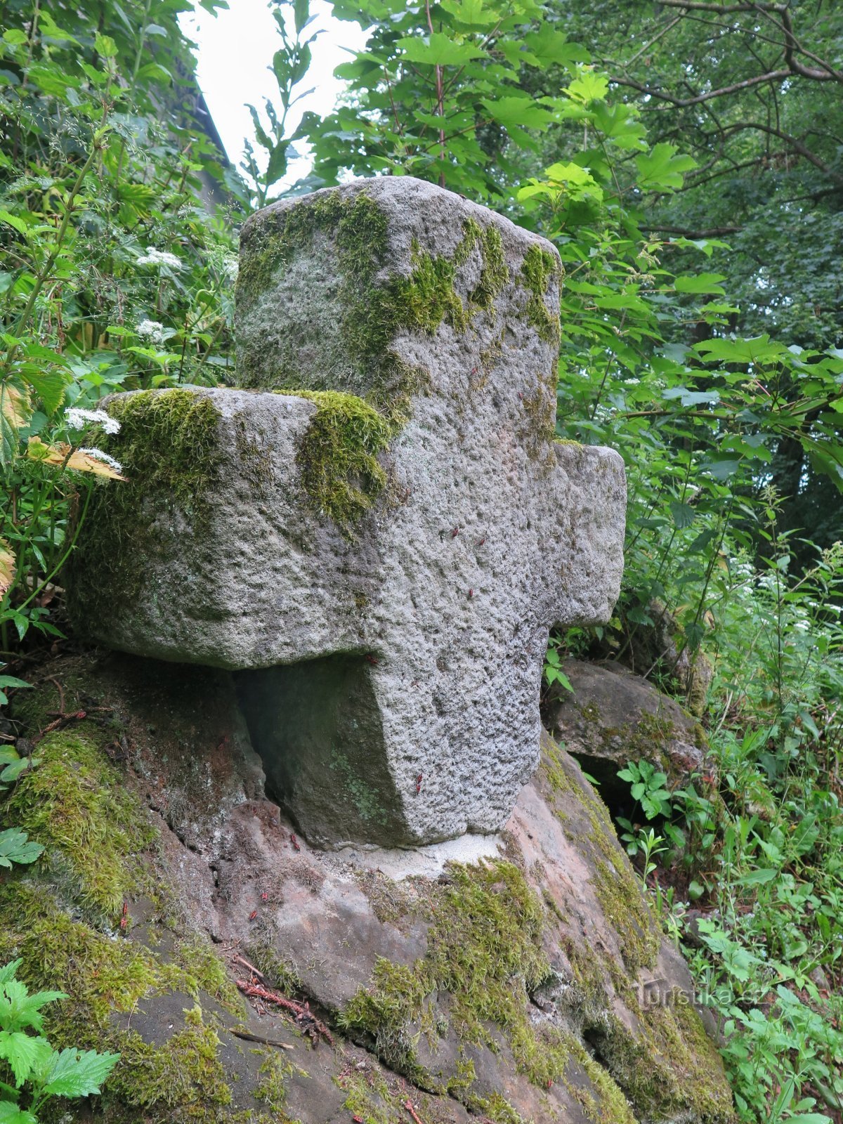 Blatce - Versöhnungskreuz auf Schloss Houska