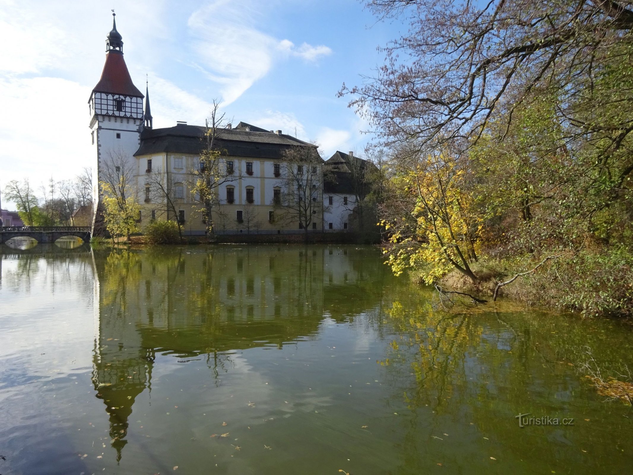 Blatná - castello, parco del castello, maggese e betulle