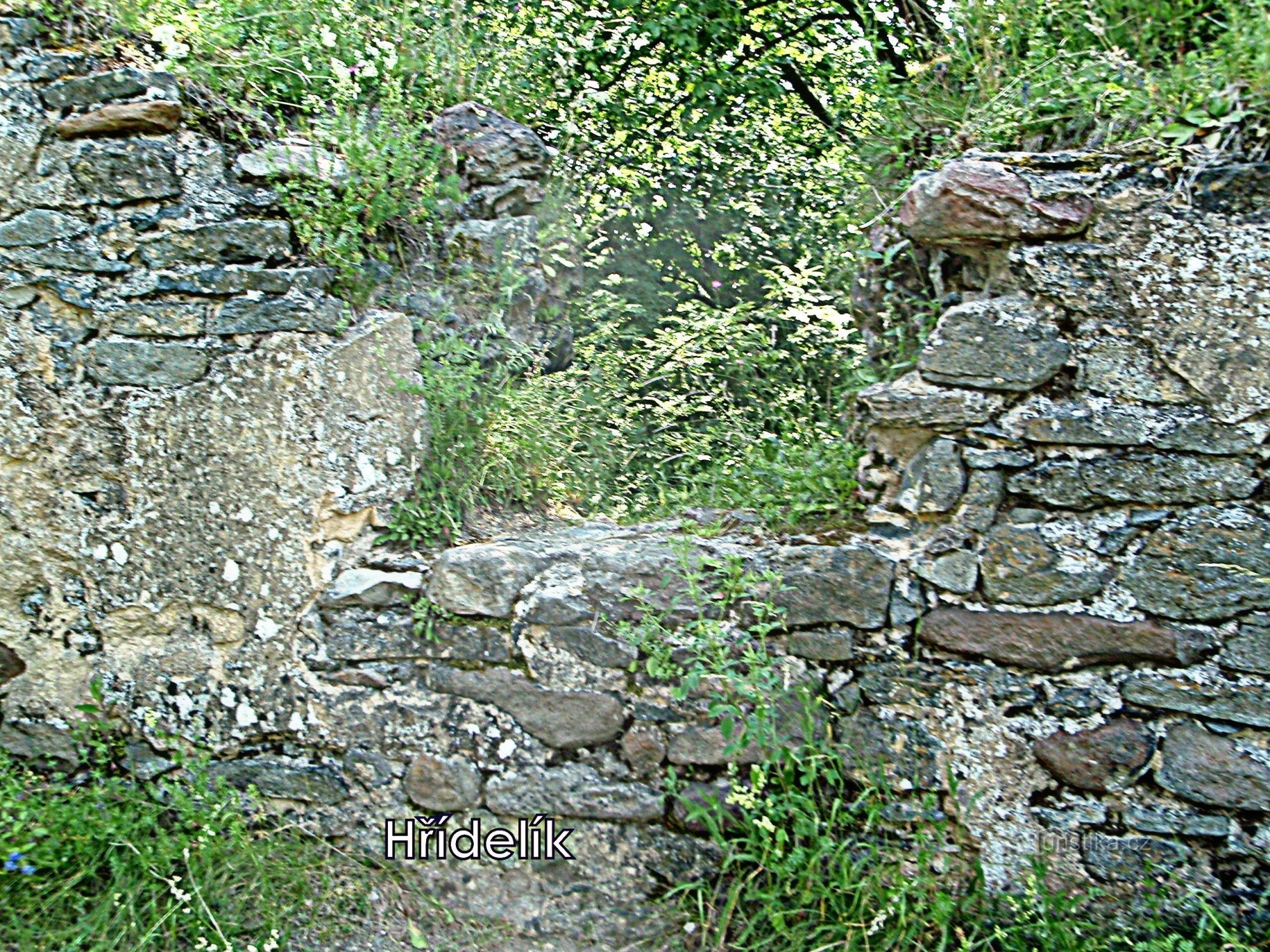 Blíževedly - ruinerna av slottet Hřídelík