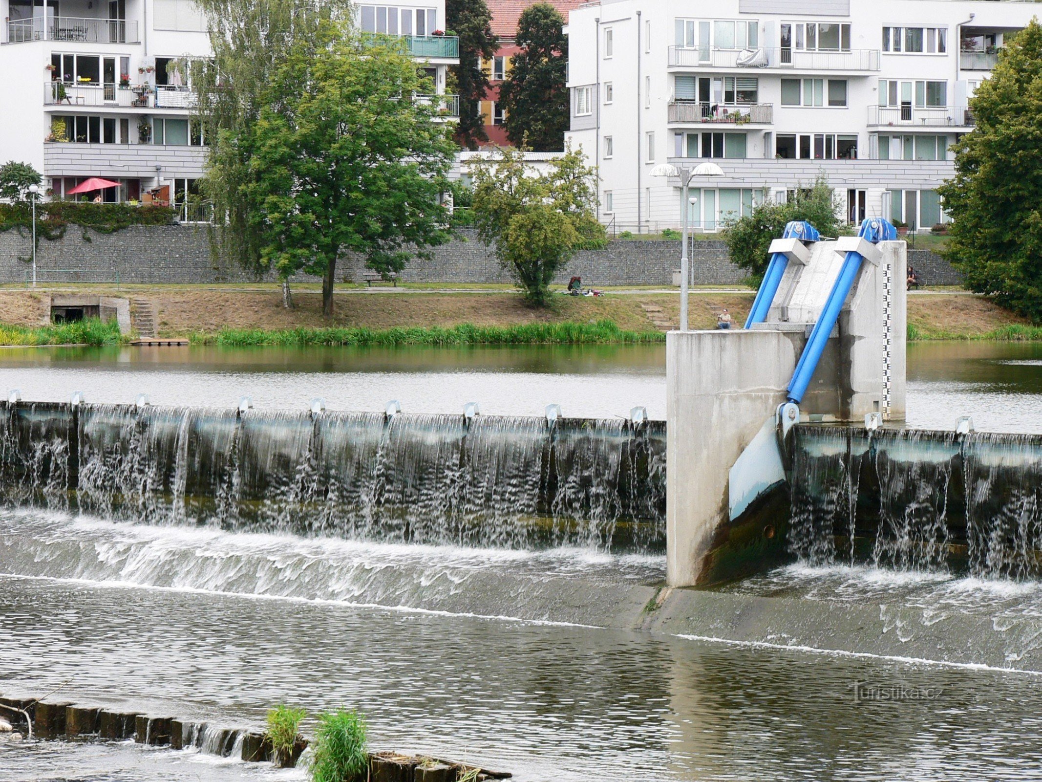 a gát vezérlésének közelebbi pillantása - upstream