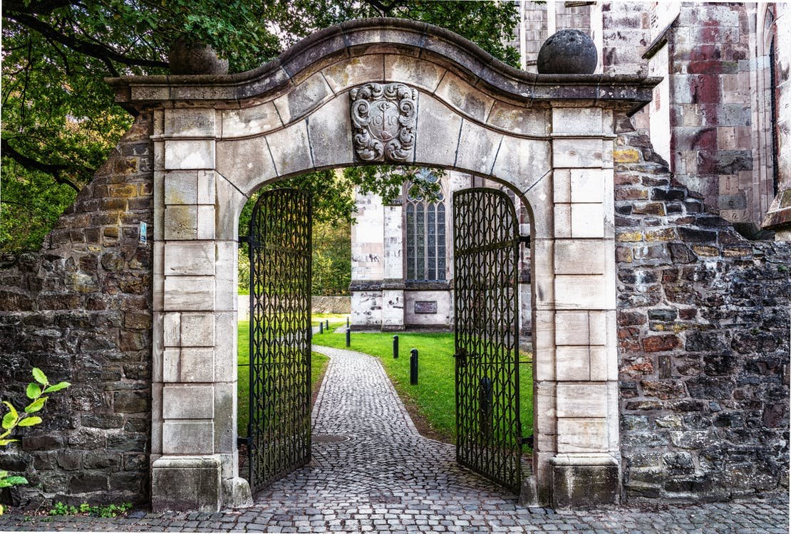 Verkligen vandra omkring och skratta? Ja, i tjeckiska labyrinter och labyrinter...