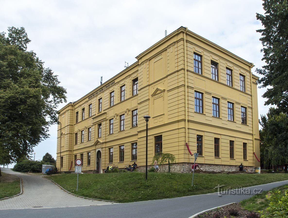 Bludov – școala primară a lui Karel cel Bătrân din Žerotín