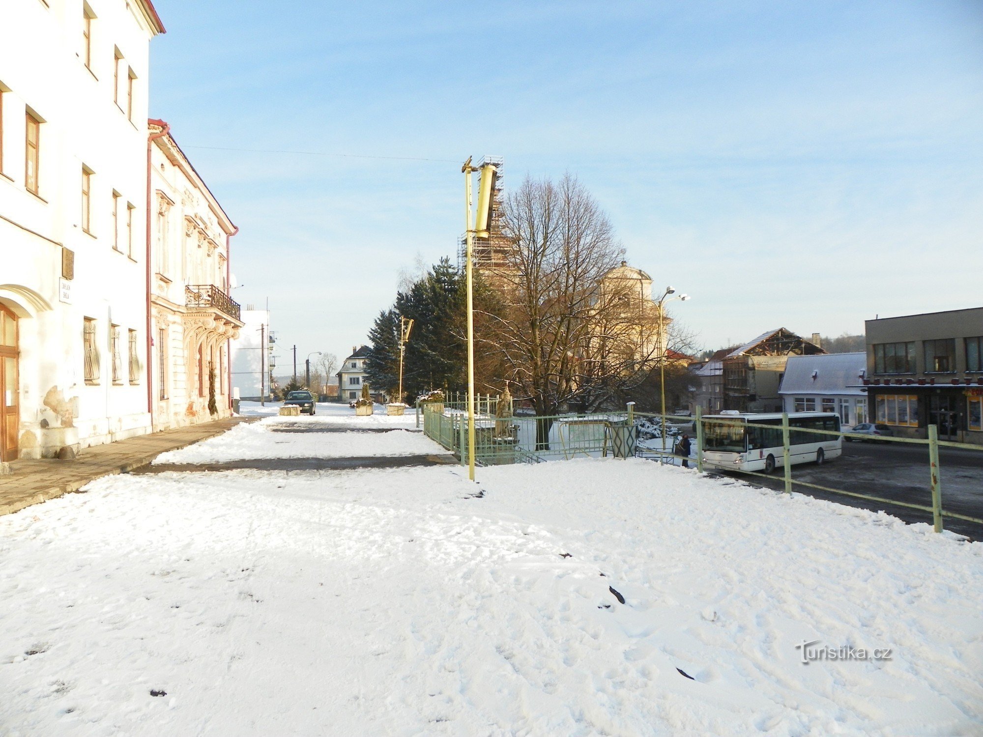 海狸峡谷和 Verneřice 瀑布