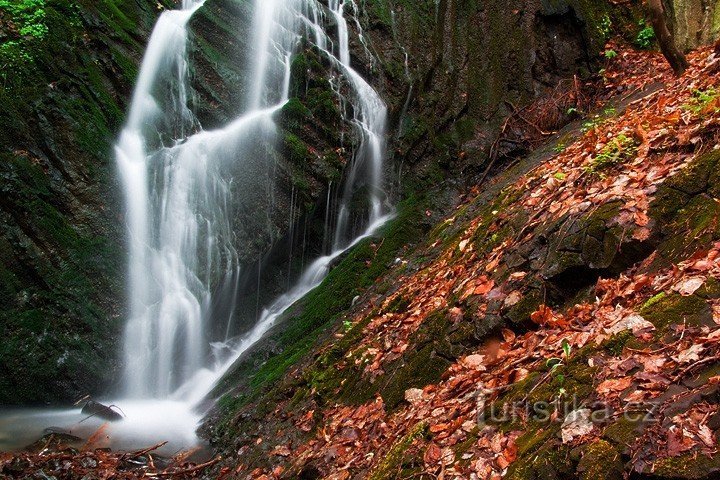 Defileul Castorului-cascada