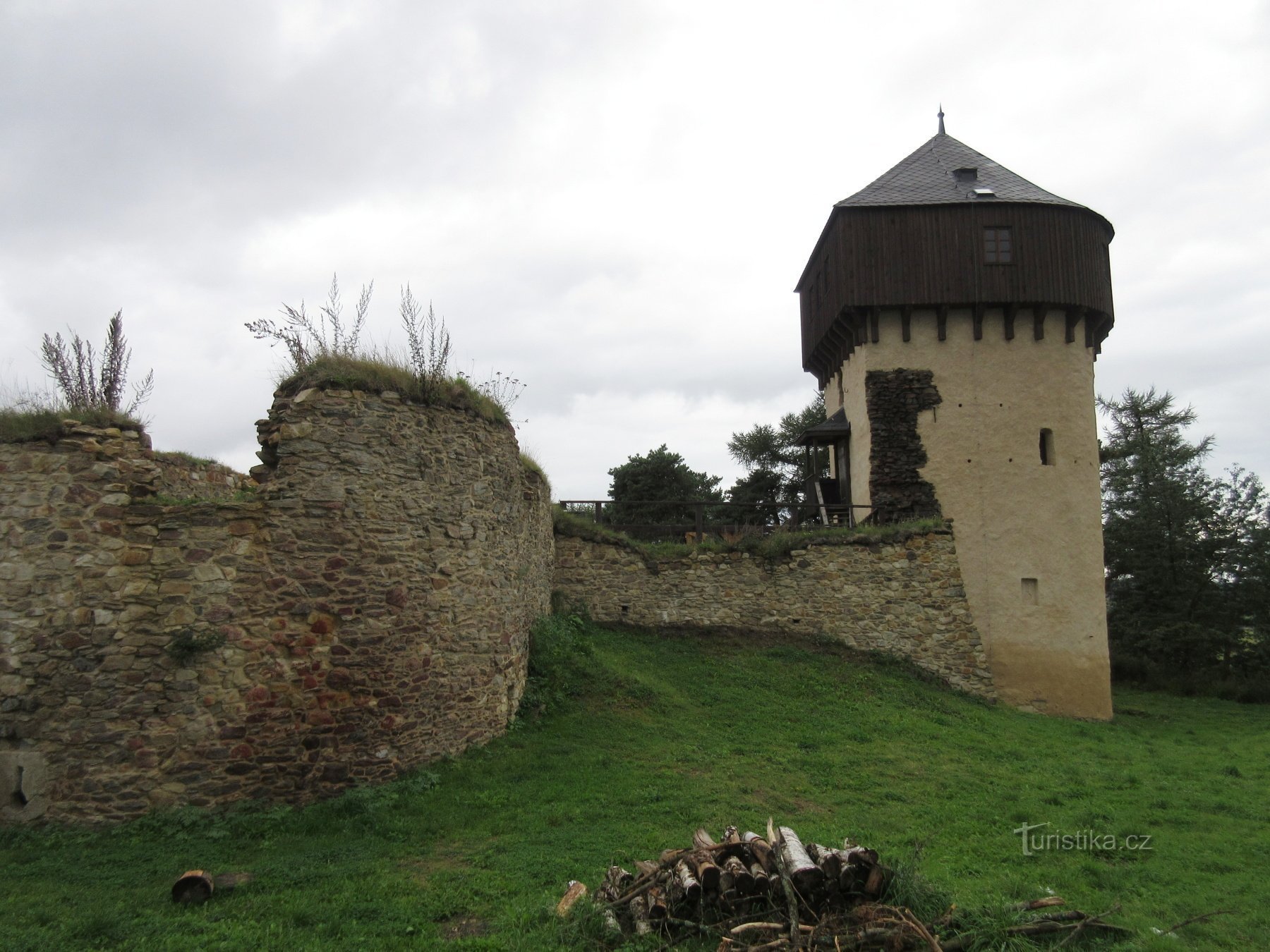 Bochov - die Ruine der Burg Hartenštejn