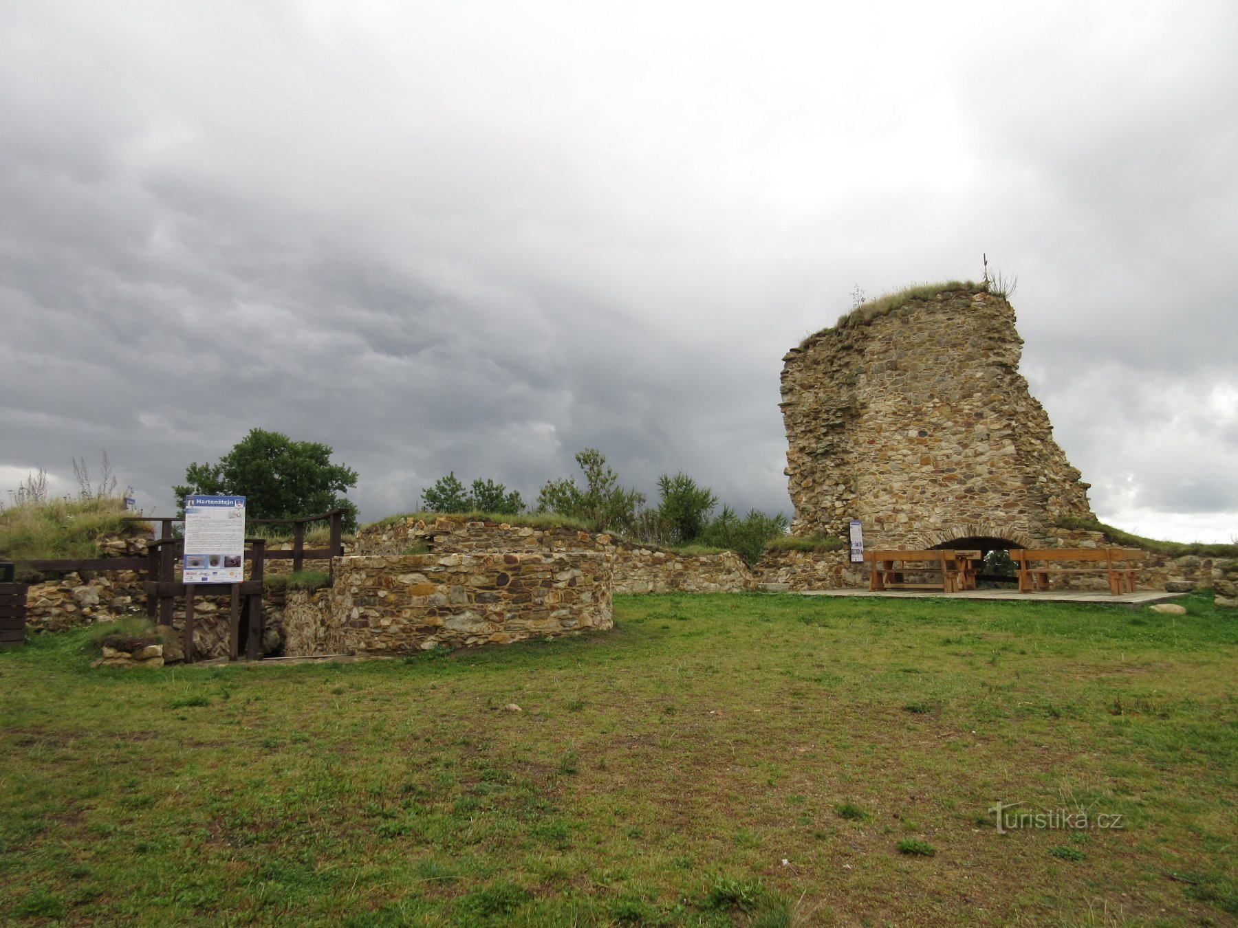 Bochov - ruinerna av slottet Hartenštejn