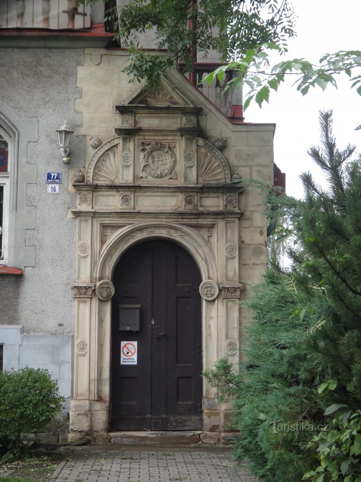 ingresso laterale della villa di Fuld