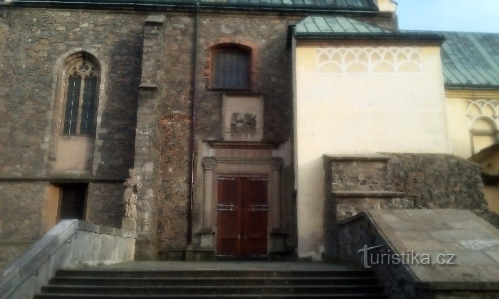 圣彼得教堂的侧门巴塞洛缪