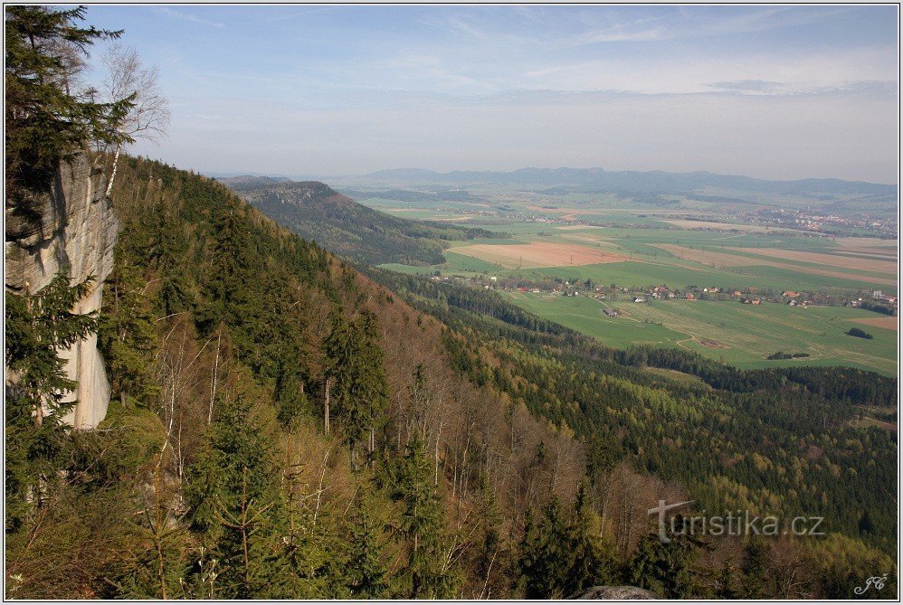 Seitenansicht von Koruna