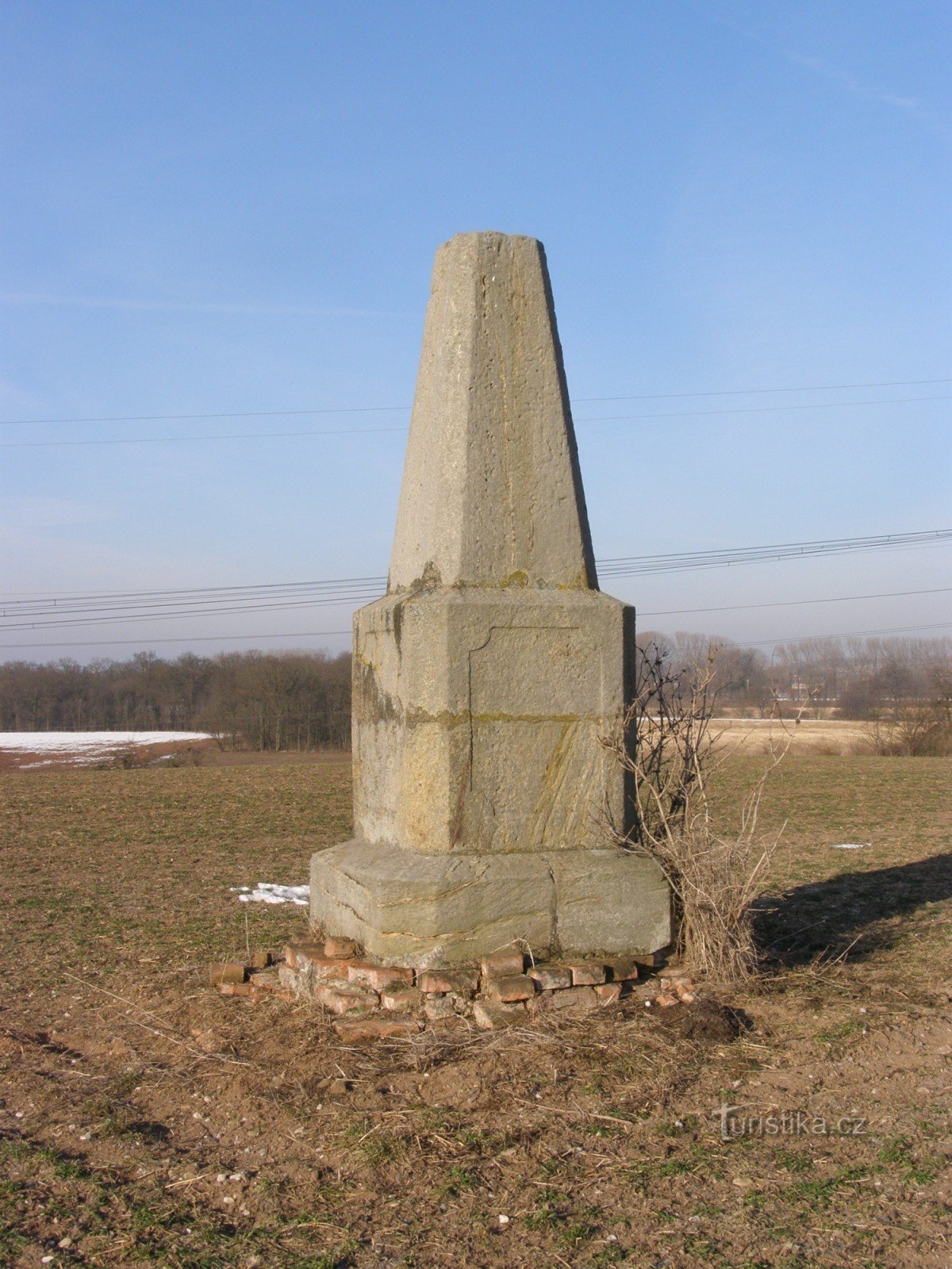 Point de triangulation militaire de 1862 à 98 près de Vlkov